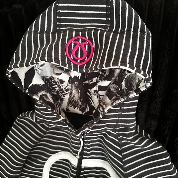 Lululemon Women's Black and White Striped Hoodie - Picture 2 of 5